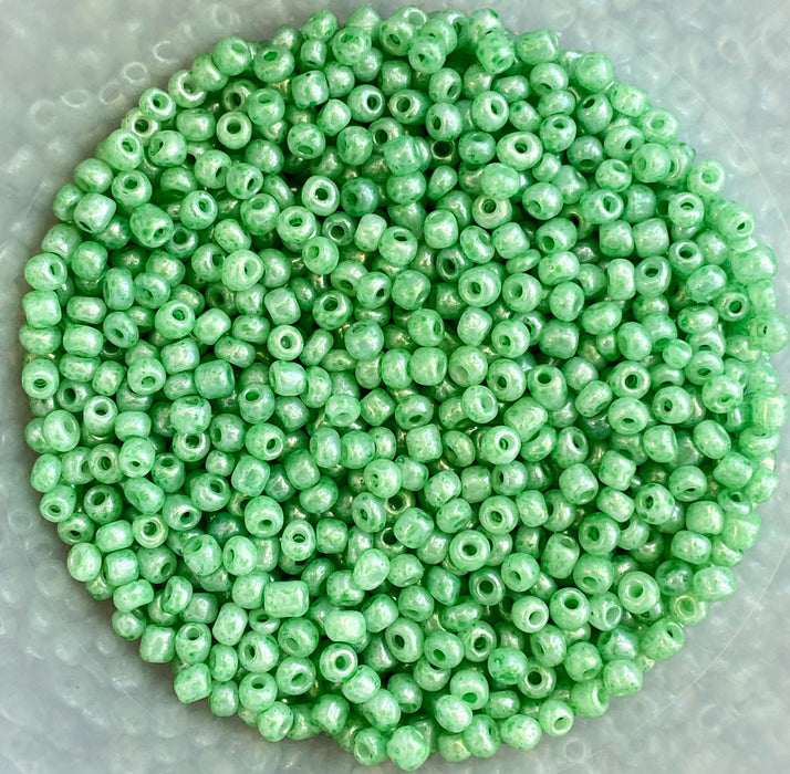 6/0 Opaque Ceylon Mint Green
